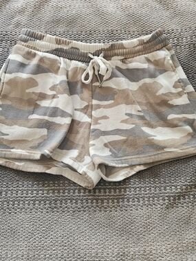 Love Streak Casual Camo Drawstring Women’s Shorts - Beige/Gray Camo XL